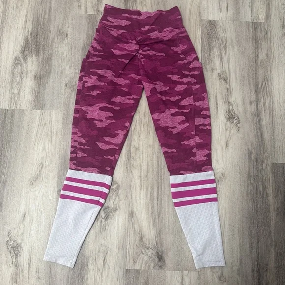 Bombshell Sportswear Pink and White Camo Leggings - Picture 6 of 7